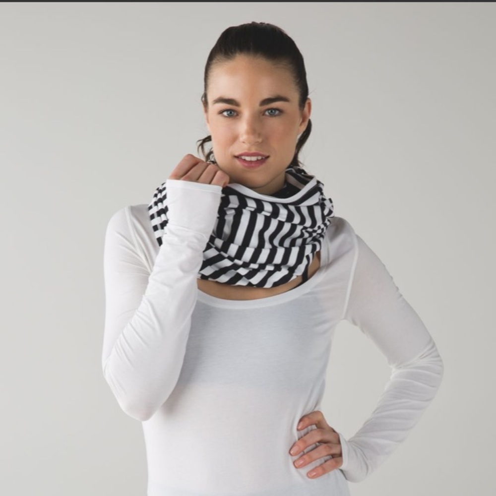 Lululemon Vinyasa Scarf Zips Apex Stripe Black/Whi